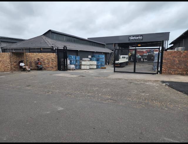 2,357M² WAREHOUSE TO LET IN ROSSBURGH